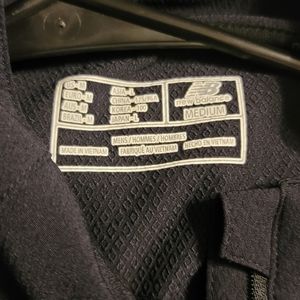 Medium, new balance zip up jacket black in color